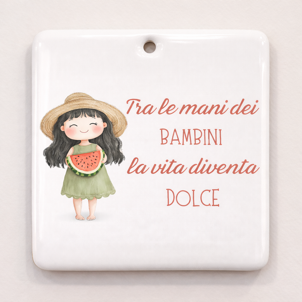 Piastrella rettangolare in ceramica con Bimba con anguria da appendere 10 cm x 10 cm