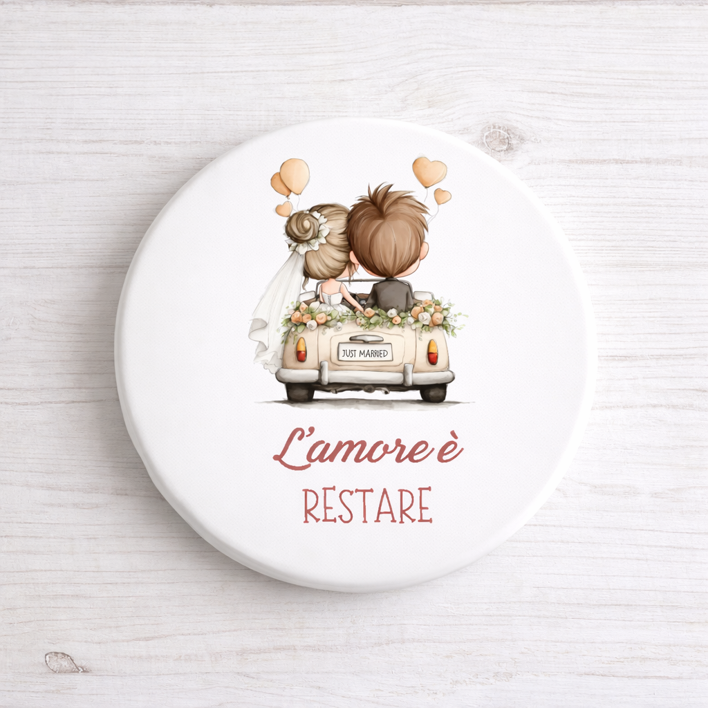 Sottopentola in ceramica diametro 10cm tema sposini "L'amore è restare"