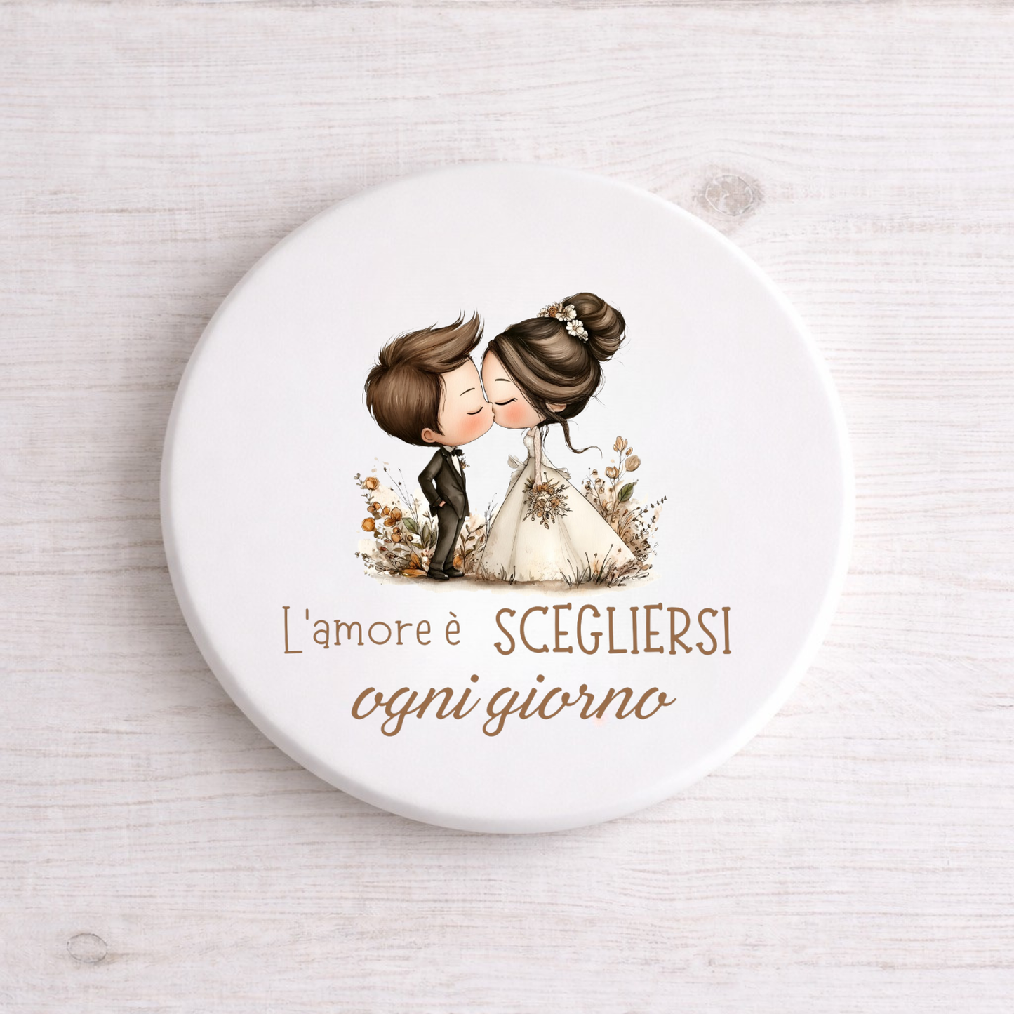 Sottopentola in ceramica diametro 10cm tema sposini "L'amore è scegliersi ogni giorno"