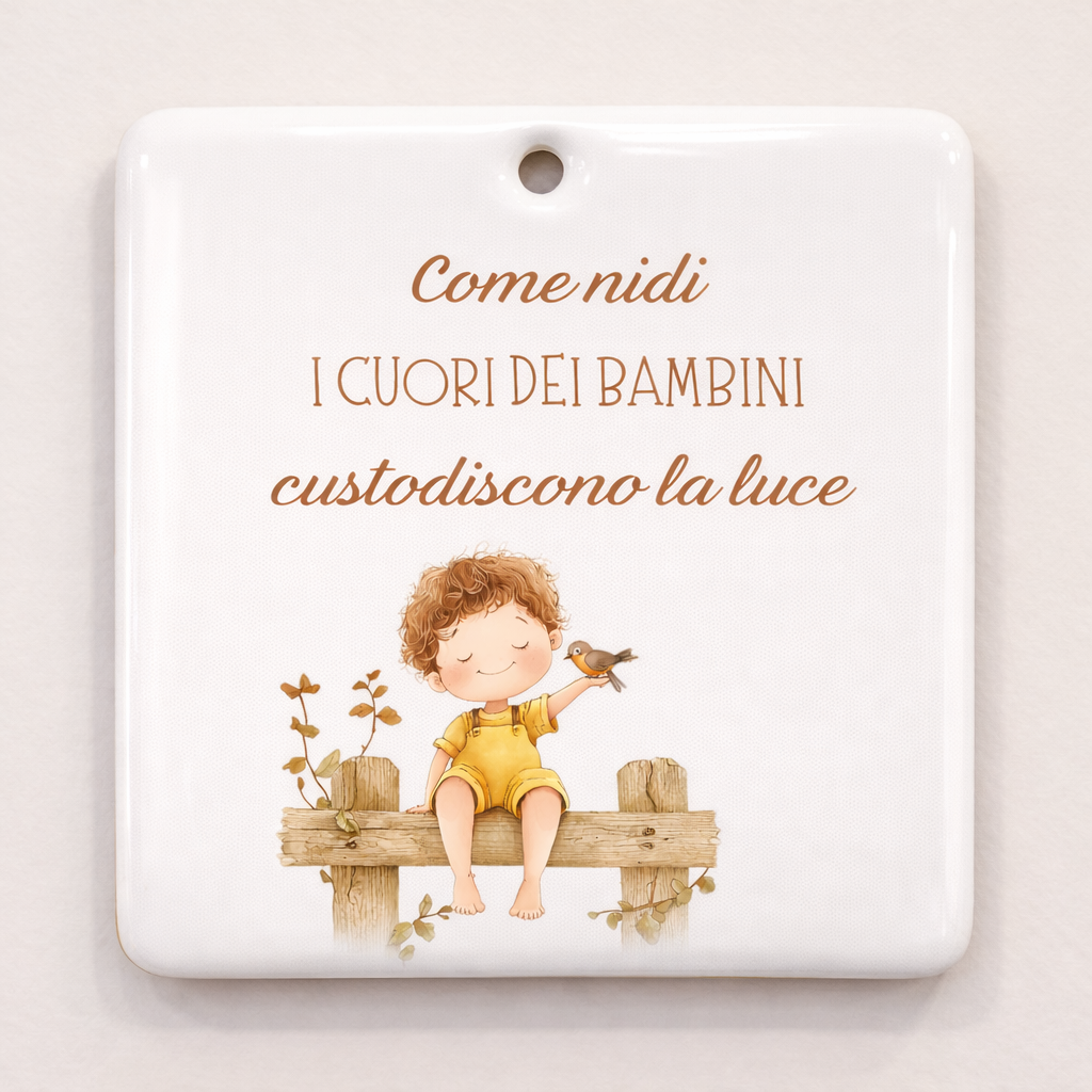 Piastrella rettangolare in ceramica con Bimbo con uccellino da appendere 10 cm x 10 cm
