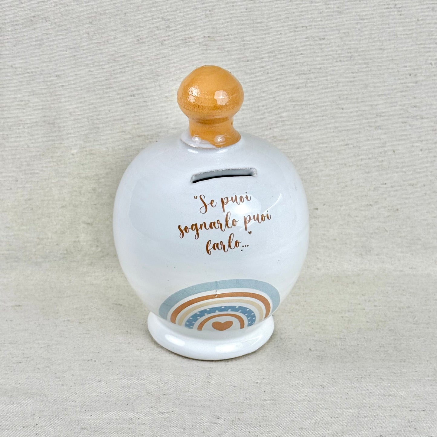 Salvadanaio in ceramica artigianale 15cm decorazione Arcobaleno con frase "Se puoi sognare puoi farlo"
